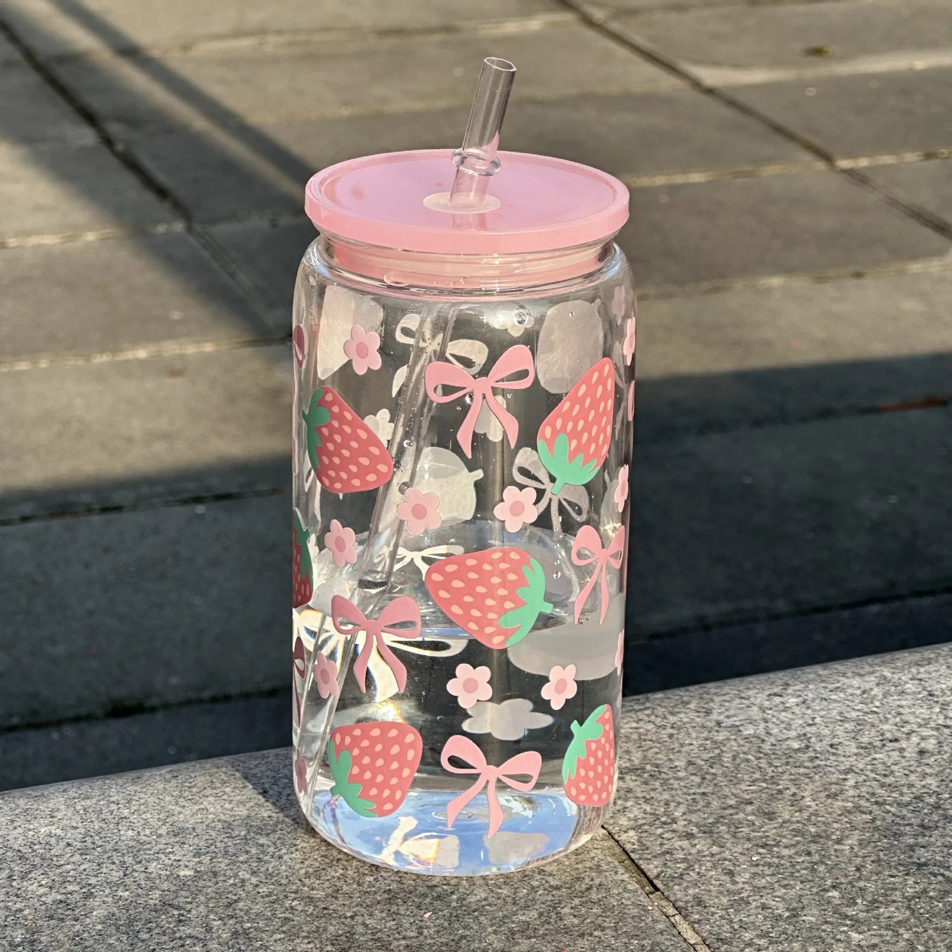 500 ml Trinkbecher mit verschiedenen Prints & Strohhalm