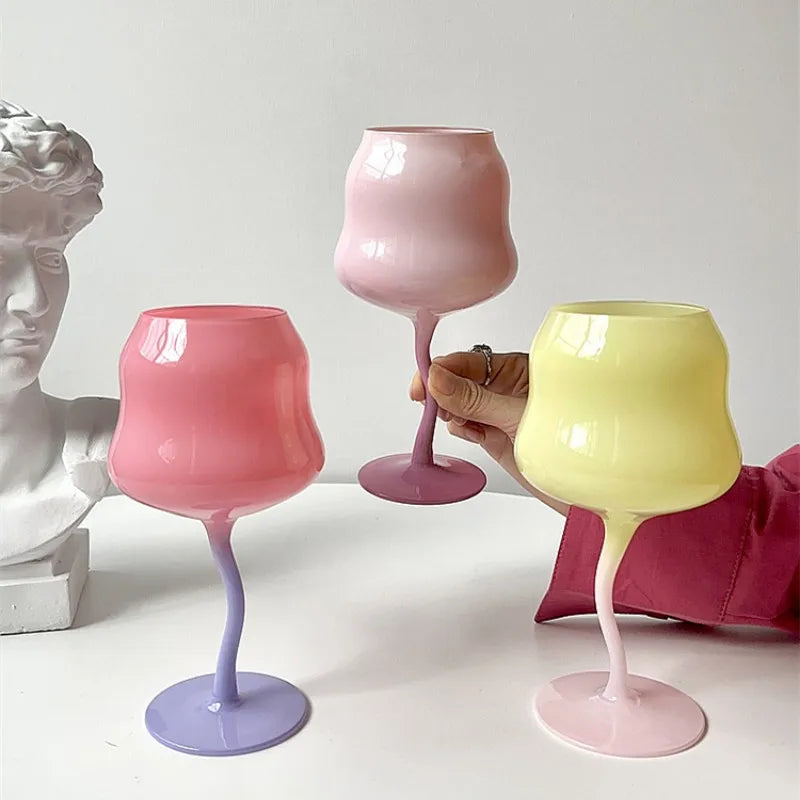 Farbiges Cocktailglas